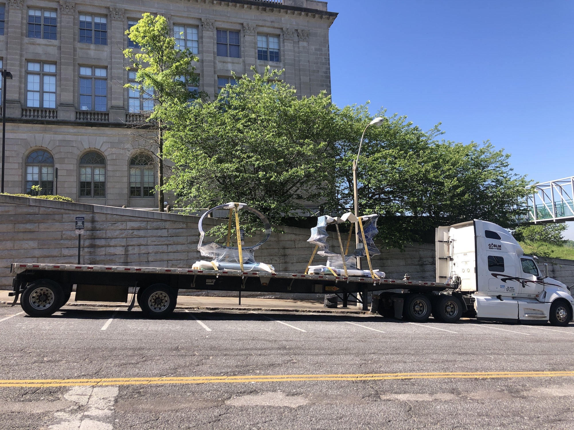 Hank Willis Thomas, Ernest and Ruth, 2015 (left), Harriet and Annie (Capri), 2018 (right) [in transit]